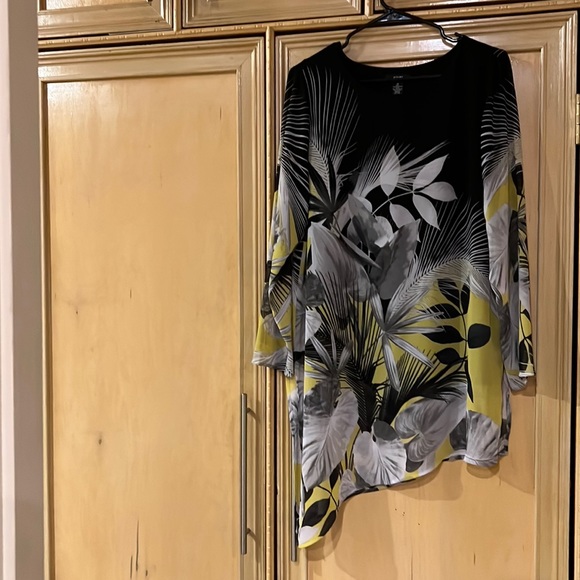 Sheer top beautiful looks great with black tights pretty on 🖤 - Picture 3 of 3